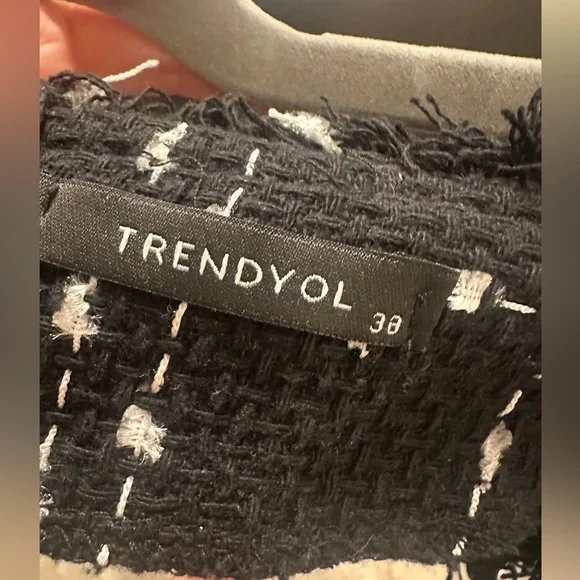 Trendyol Black and White Tweed Fabric| size 38EU - Picture 4 of 5